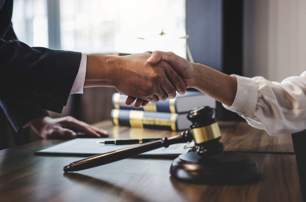 How do I choose the best lawyer for me?